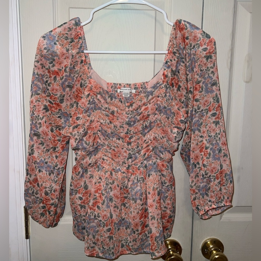 American Eagle Floral Puff Sleeve blouse